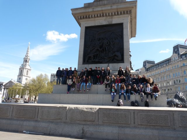 le groupe devant Nelson's column, Trafalgar Square